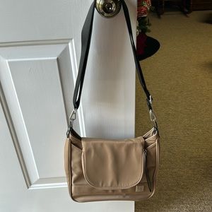 IHKWIP Metro Messenger Crossbody Camel color